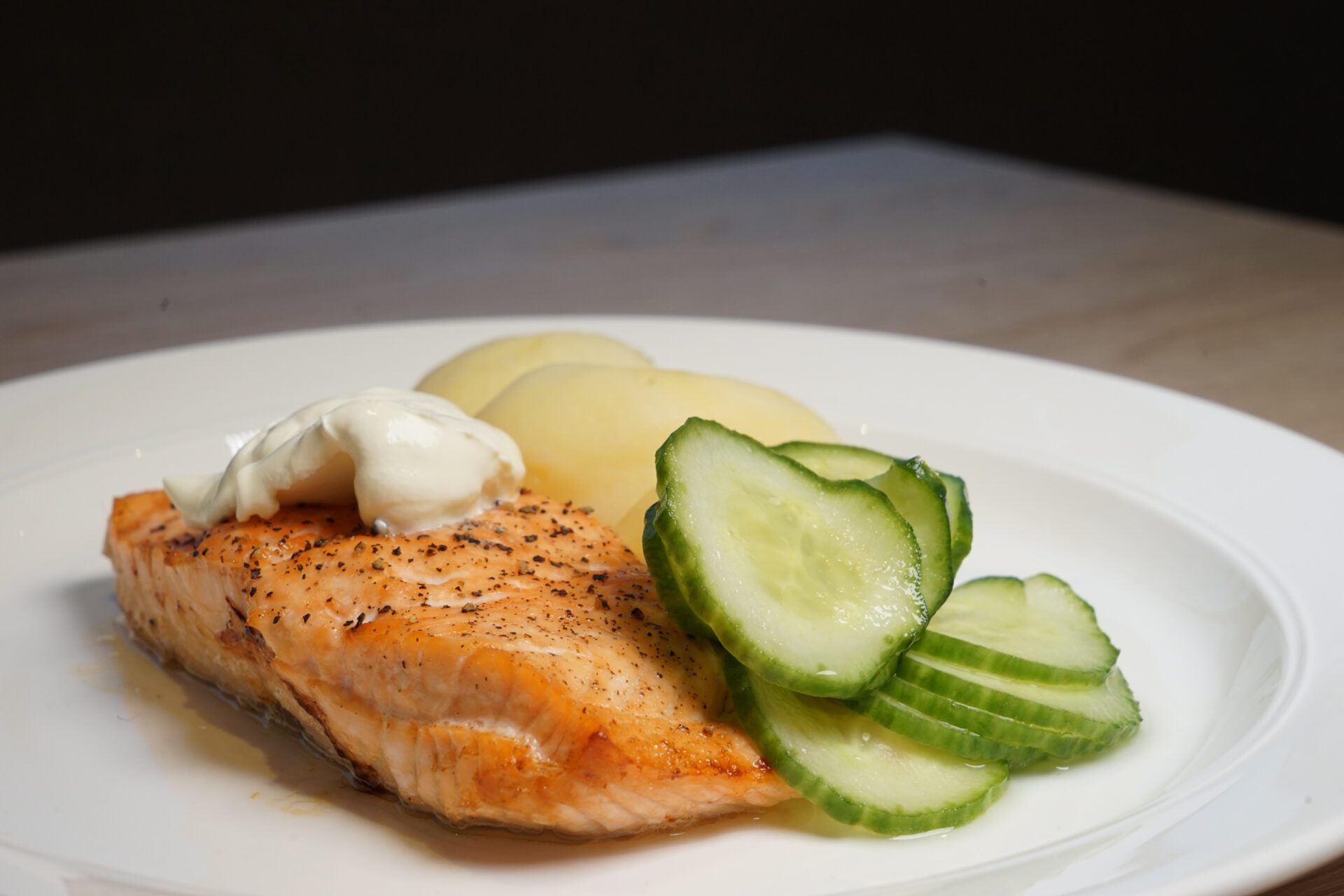Salmon with sour cream and cucumber served at Tromsø Lodge and Camping. Photo.